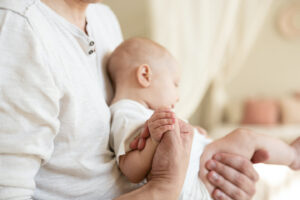 La Niña en la Perla: Biosíntesis y el Abrazo a la propia Luz.